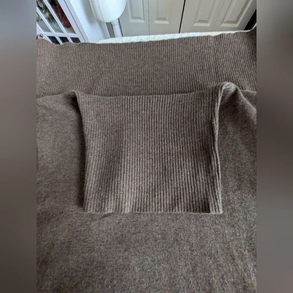 Dress Barn Brown Sleeveless Turtleneck Sweater - Picture 4 of 6